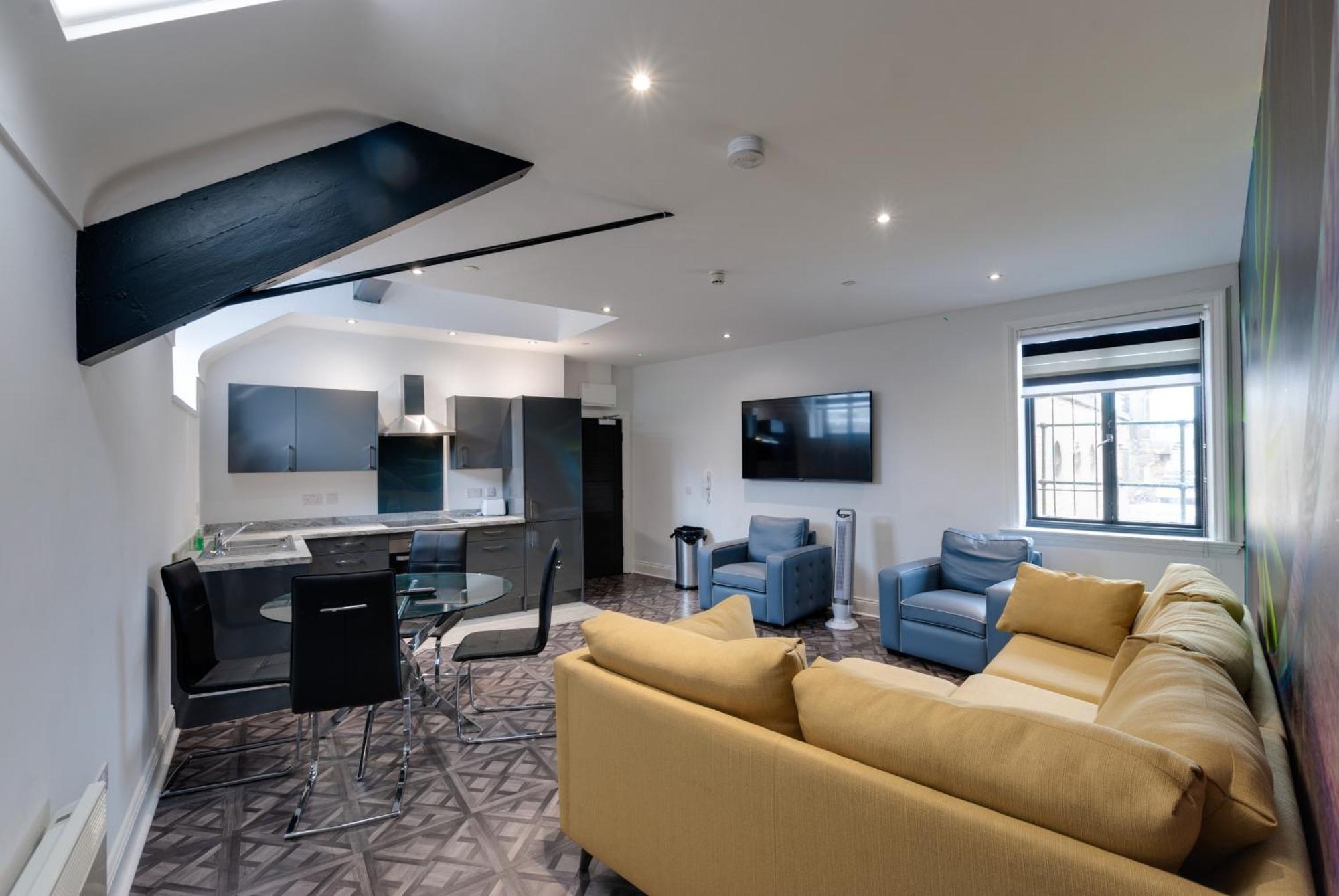 Temple Court Cavern Quarter Apartments By Happy Days Ливърпул Екстериор снимка